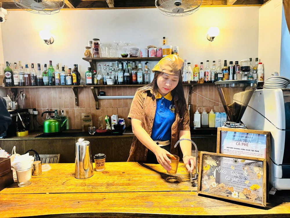 Học pha chế - Trải nghiệm học nghề thực tế ngay tại quán cà phê
