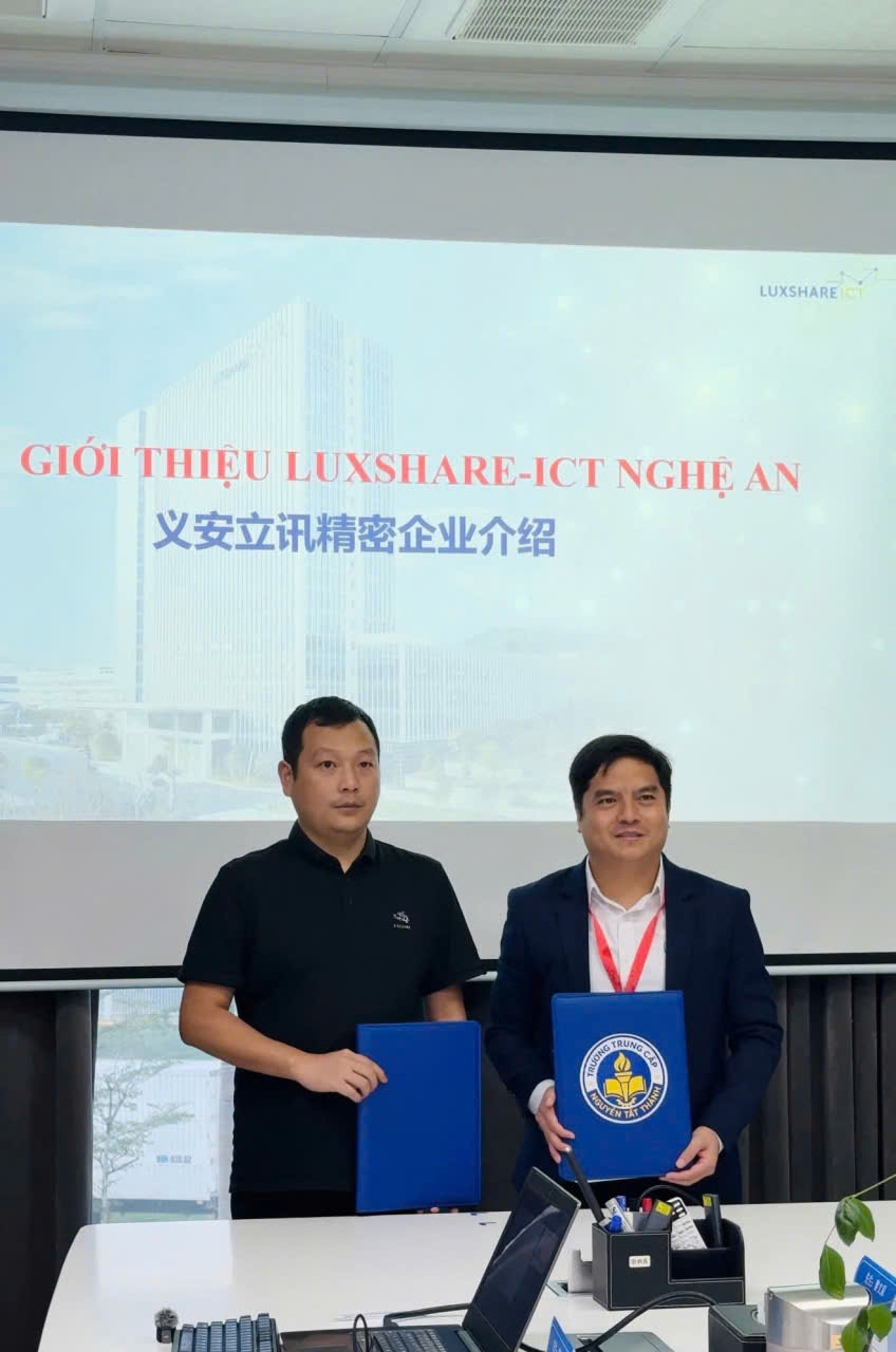 Đại diện hai đơn vị đã long trọng ký kết Biên bản