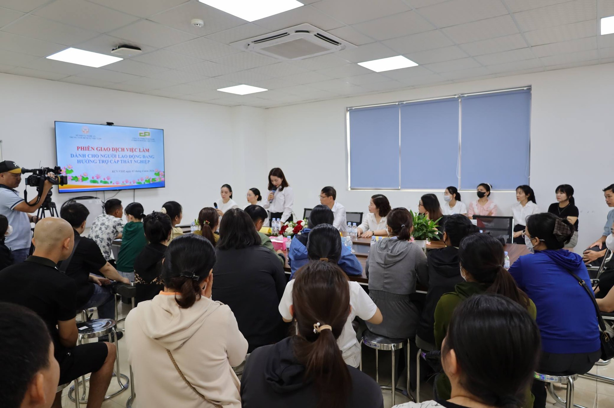 Sự dịch chuyển trọng tâm kinh tế: Từ nông nghiệp sang công nghiệp công nghệ cao