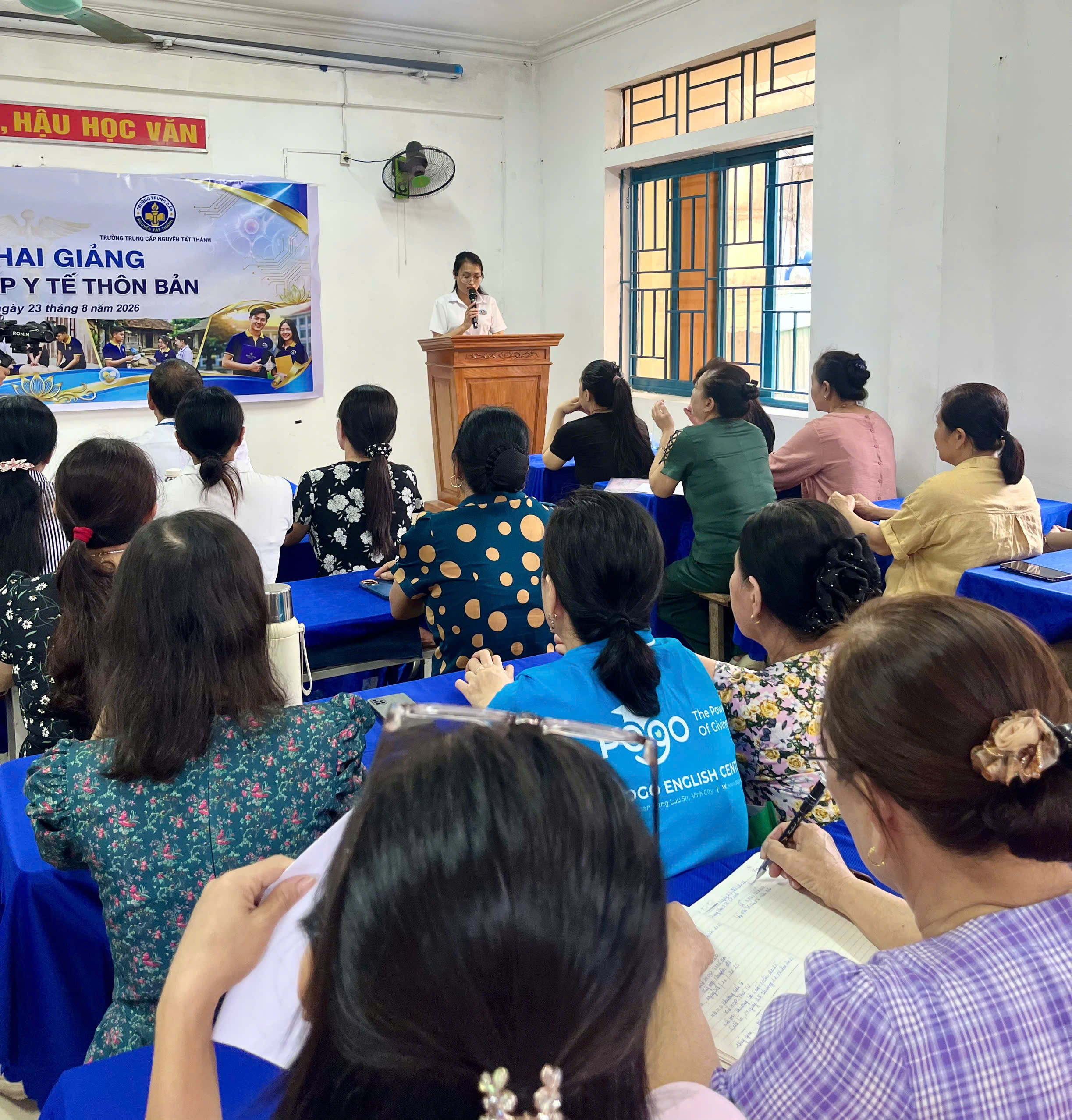 toan-canh-le-khai-giang-lop-so-cap-y-te-thon-ban-trung-tam-y-te-tp-vinh.jpg
